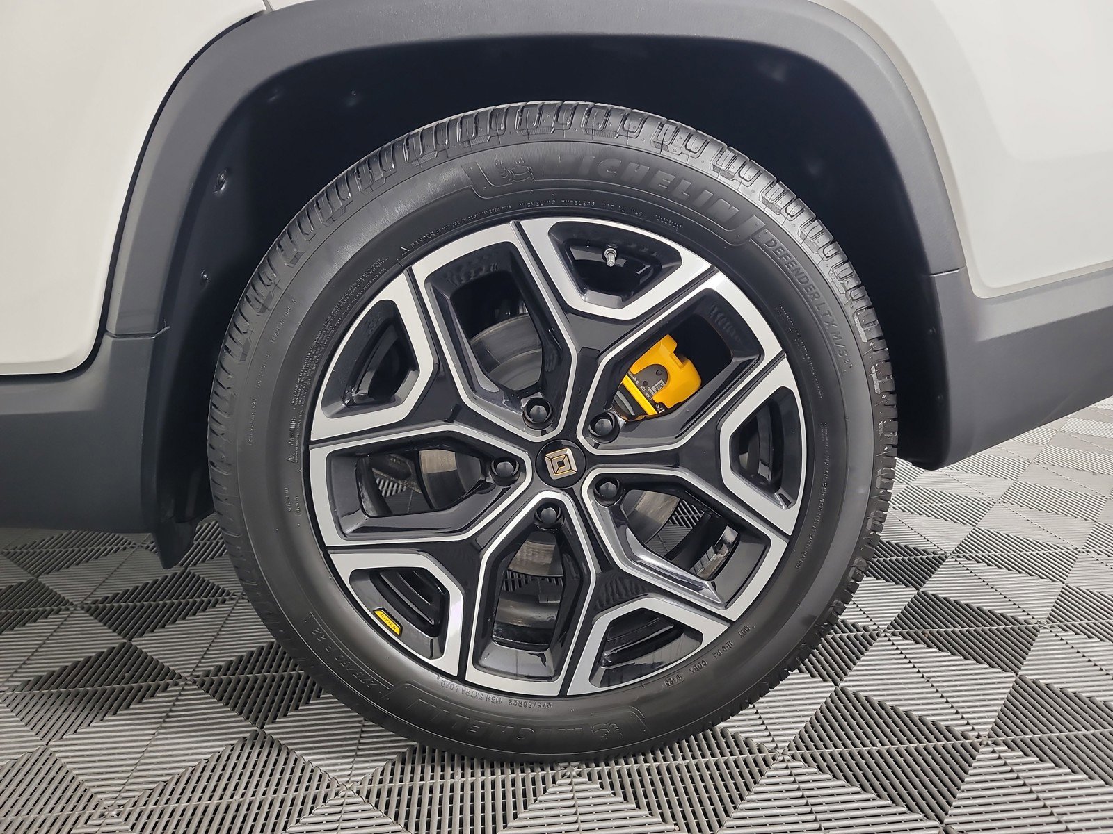 Used 2022 Rivian R1T Adventure image 10