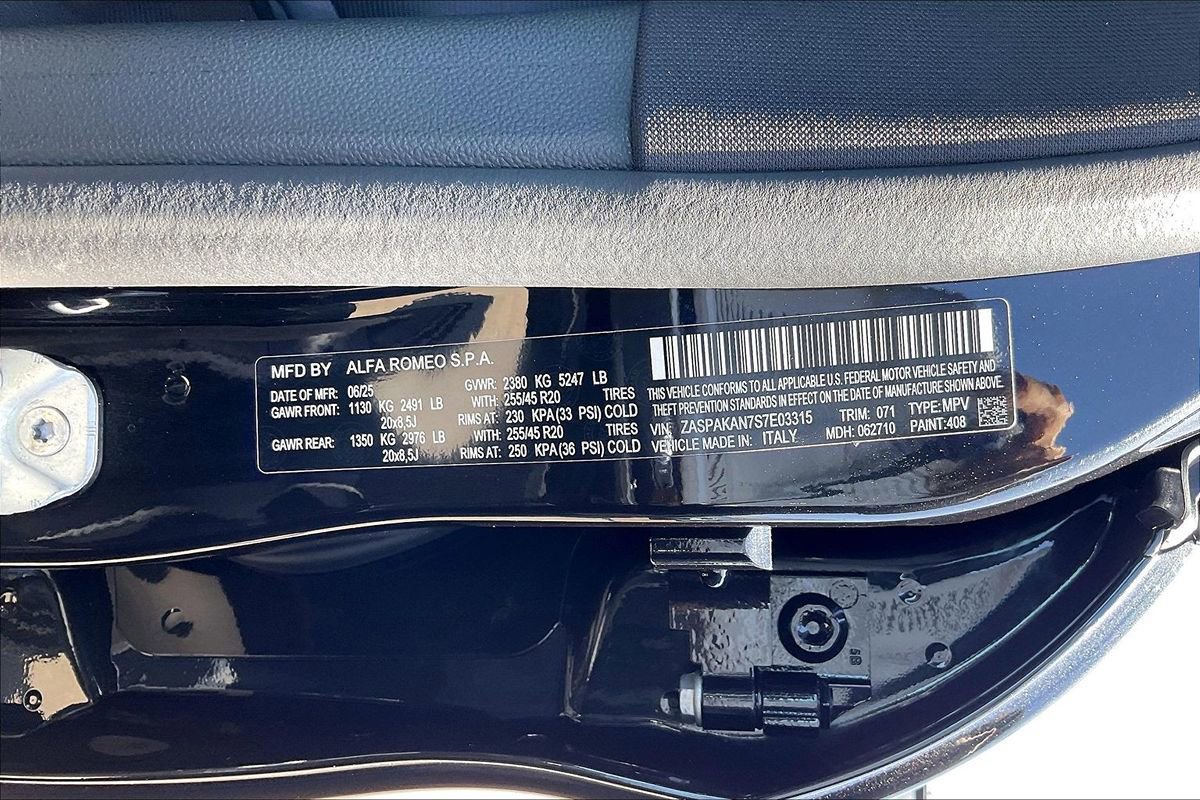 Used 2025 Alfa Romeo Stelvio Sprint AWD/4WD image 25