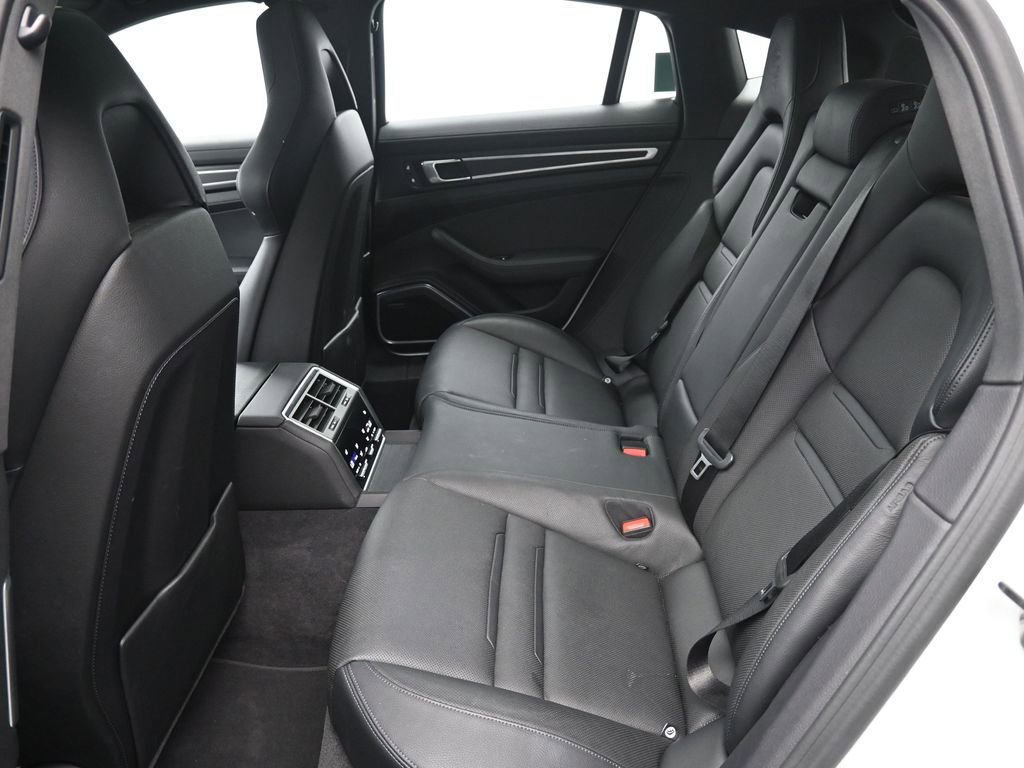 Certified 2023 Porsche Panamera Platinum Edition image 10