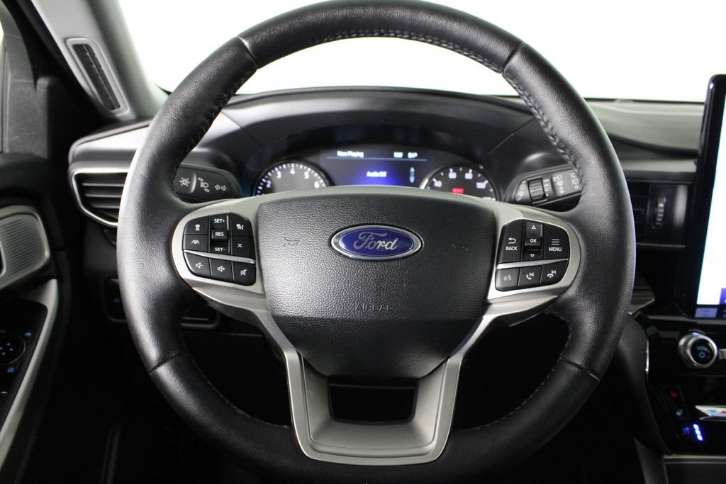 Used 2024 Ford Explorer Limited w/ Limited Technology Package RWD image 8