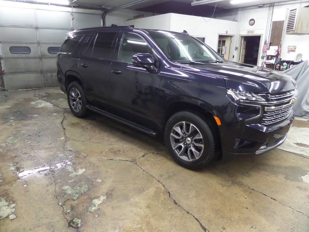 Used 2021 Chevrolet Tahoe Z71 w/ Z71 Signature Package AWD/4WD image 3