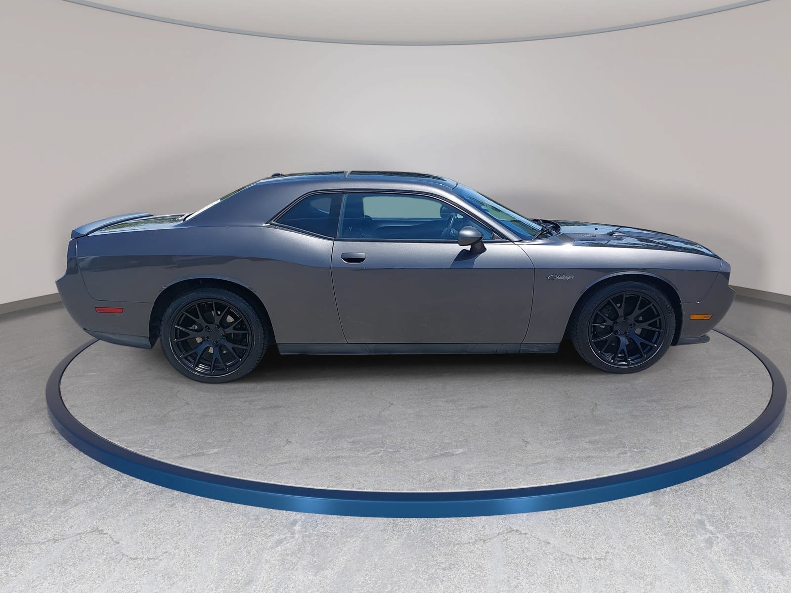 Used 2014 Dodge Challenger R/T RWD image 4