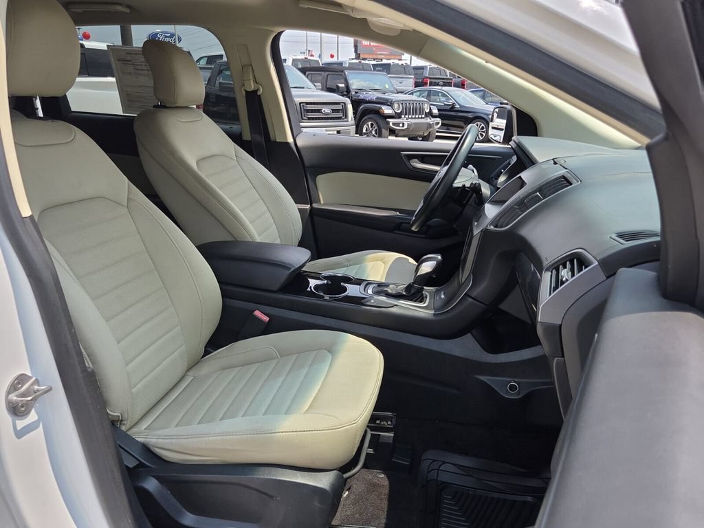 Used 2016 Ford Edge SE FWD image 19