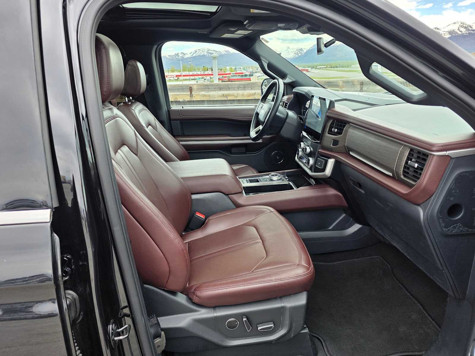 Used 2024 Ford Expedition Max Limited RWD image 11