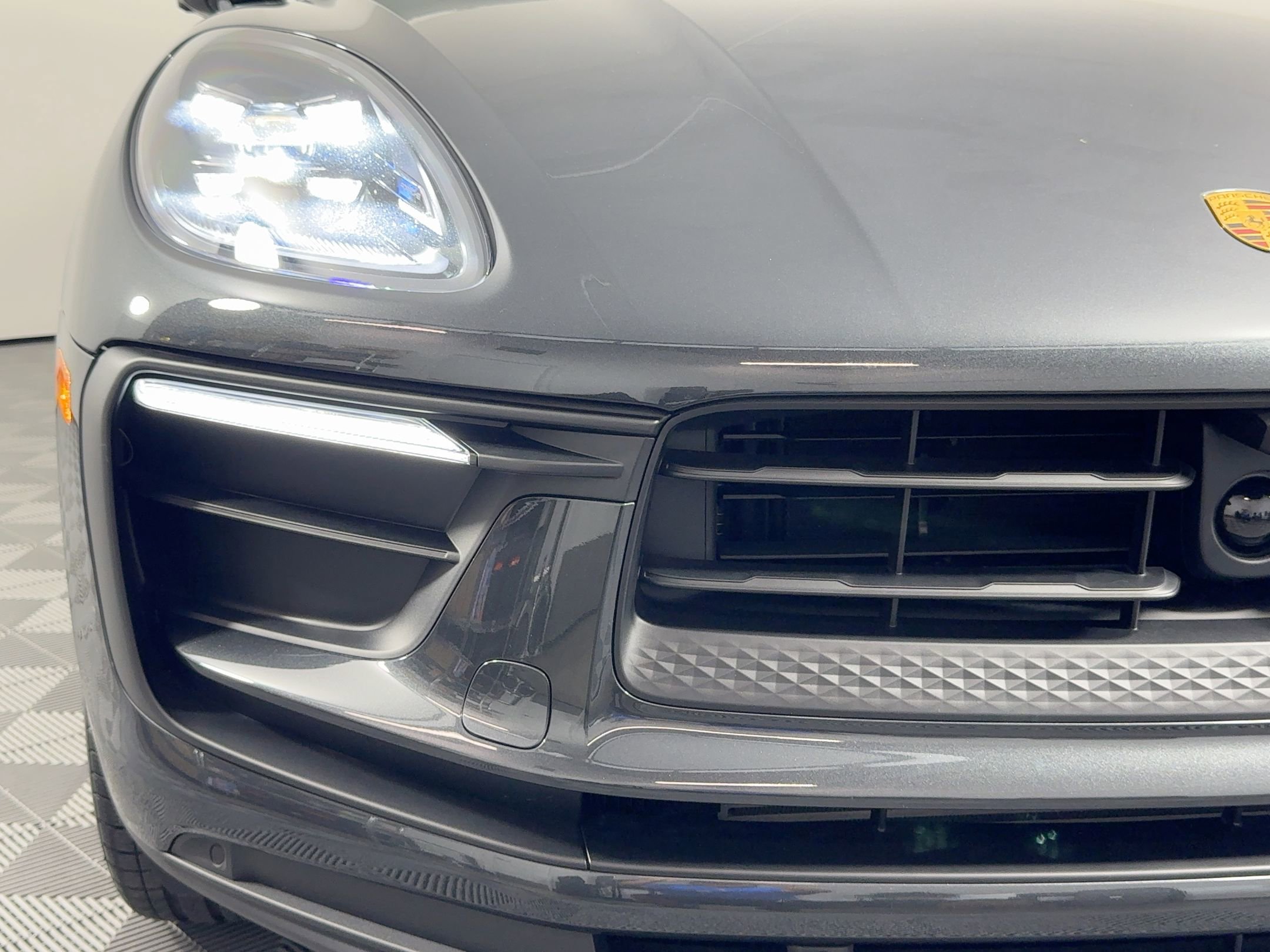 Certified 2025 Porsche Macan image 11