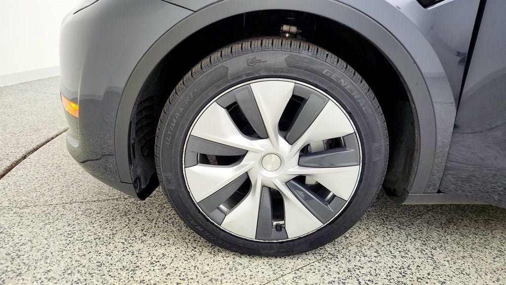 Used 2024 Tesla Model Y Long Range image 9
