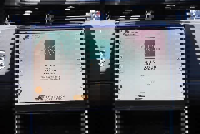 New 2024 Land Rover Discovery Sport S image 12