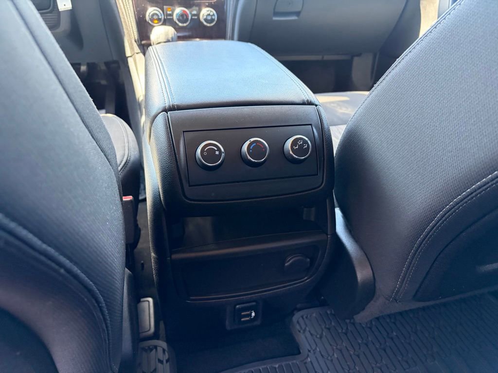 Used 2017 Chevrolet Traverse LT w/ Style and Technology Package FWD image 17