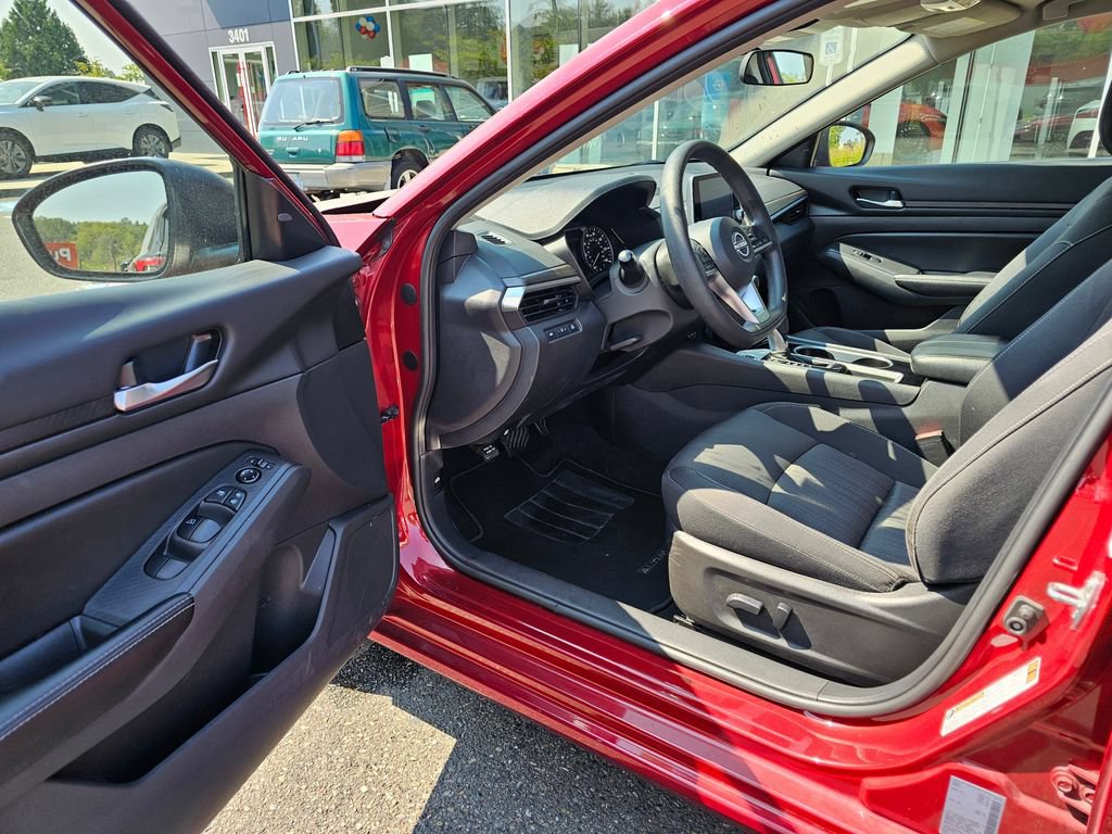 Used 2024 Nissan Altima 2.5 SV FWD image 19