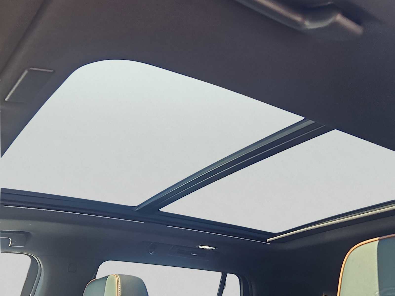 Used 2025 GMC Yukon AT4 w/ AT4 Premium Package image 16