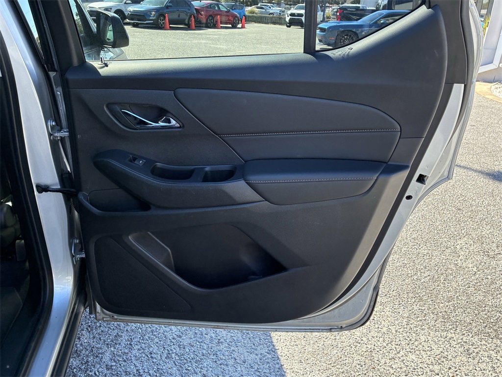 Used 2021 Chevrolet Traverse LS image 31