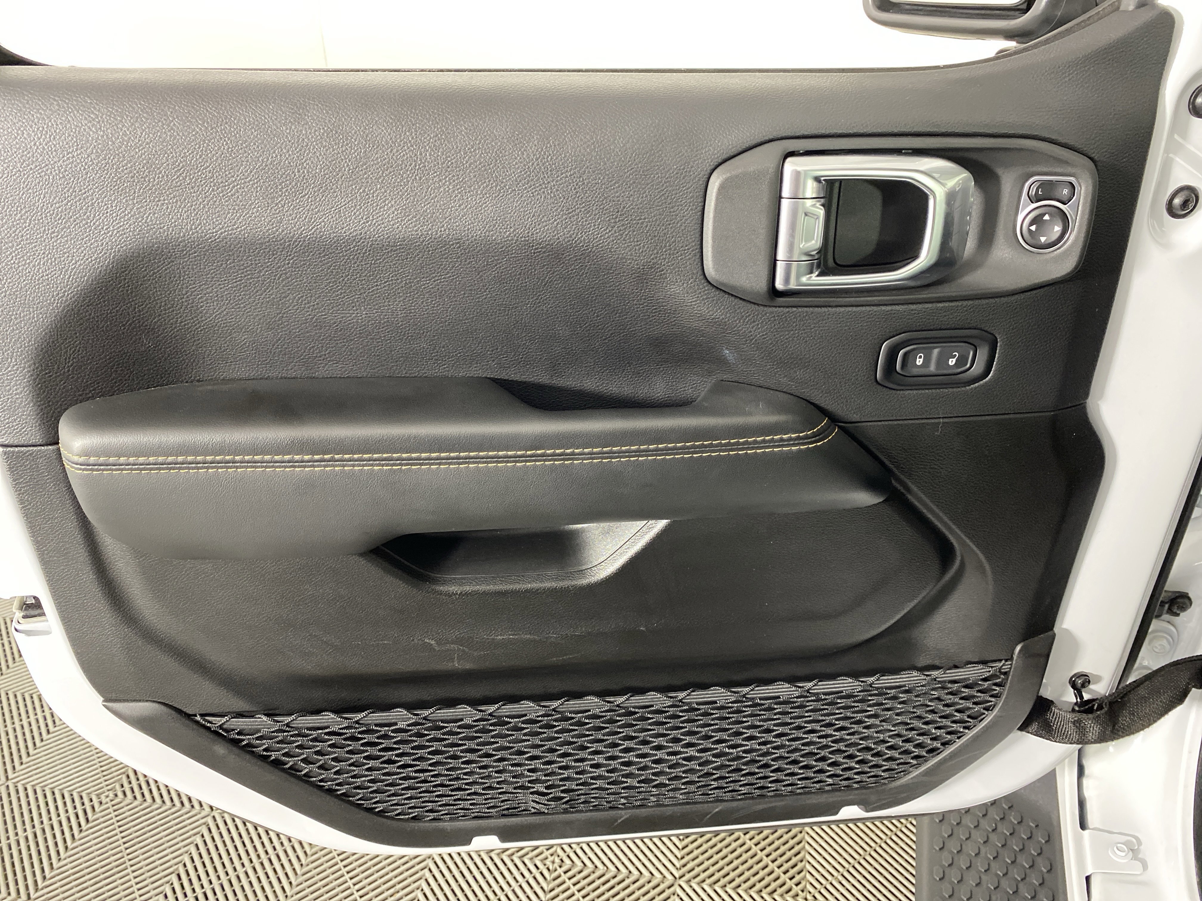 Used 2025 Jeep Wrangler Sahara AWD/4WD image 15