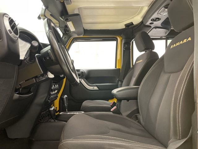 Used 2015 Jeep Wrangler Unlimited Sahara w/ Connectivity Group image 9