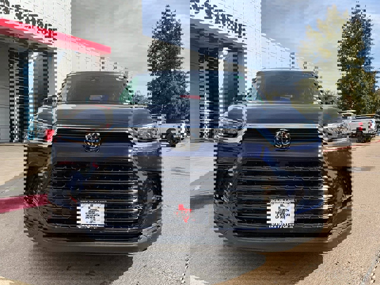 Used 2025 Toyota Grand Highlander FWD image 4