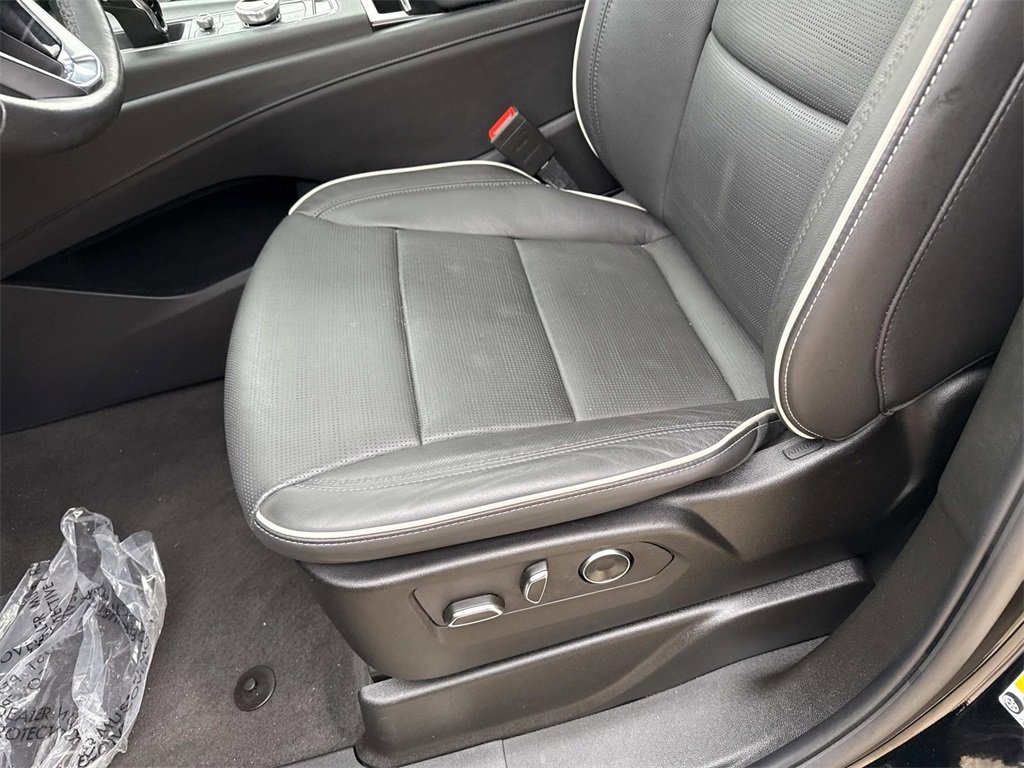 Certified 2024 Cadillac Escalade Sport w/ Touring Package image 17