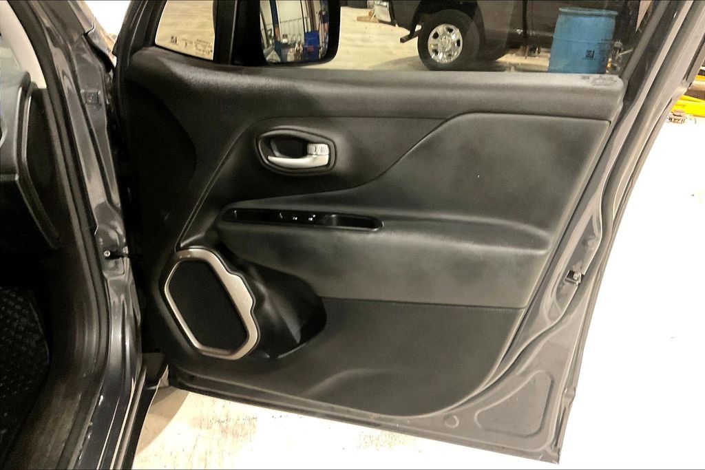 Used 2023 Jeep Renegade Latitude image 22