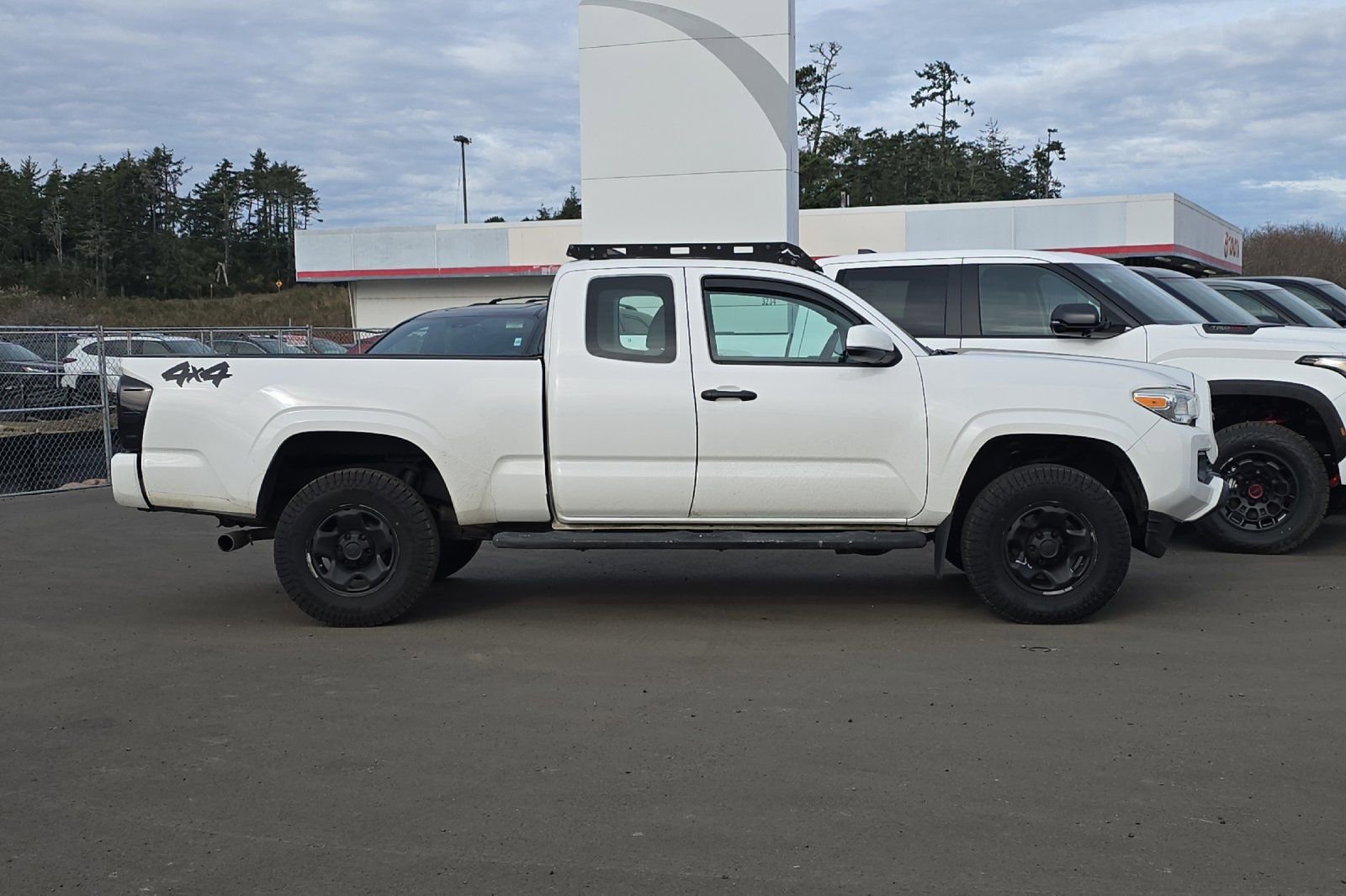Used 2016 Toyota Tacoma SR w/ SR Convenience Package image 3