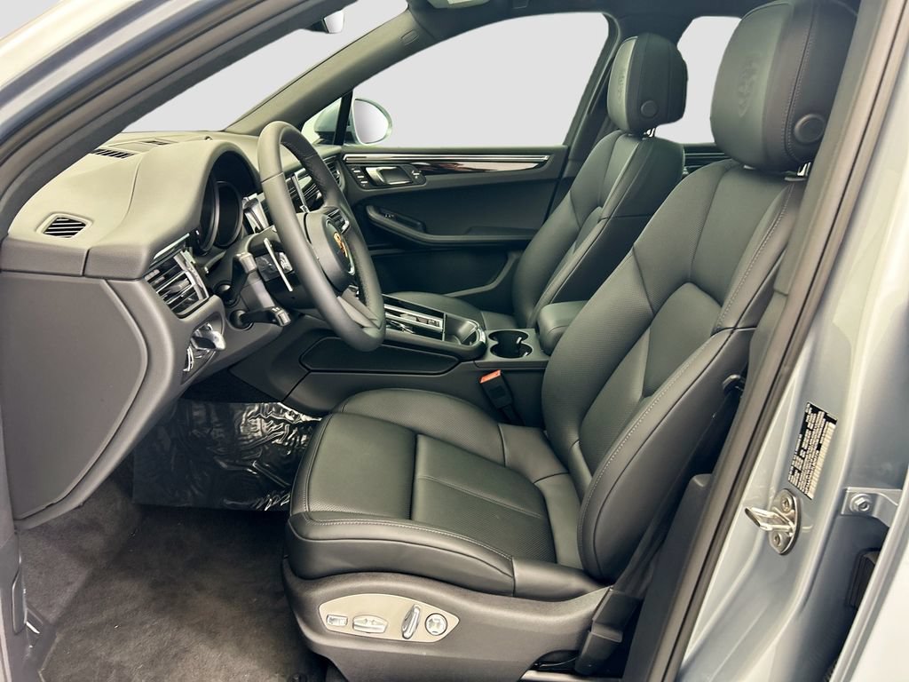 Used 2026 Porsche Macan AWD/4WD image 5