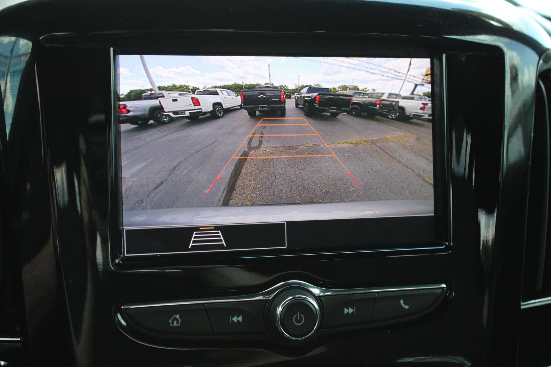 Used 2023 Chevrolet Traverse LT FWD image 39