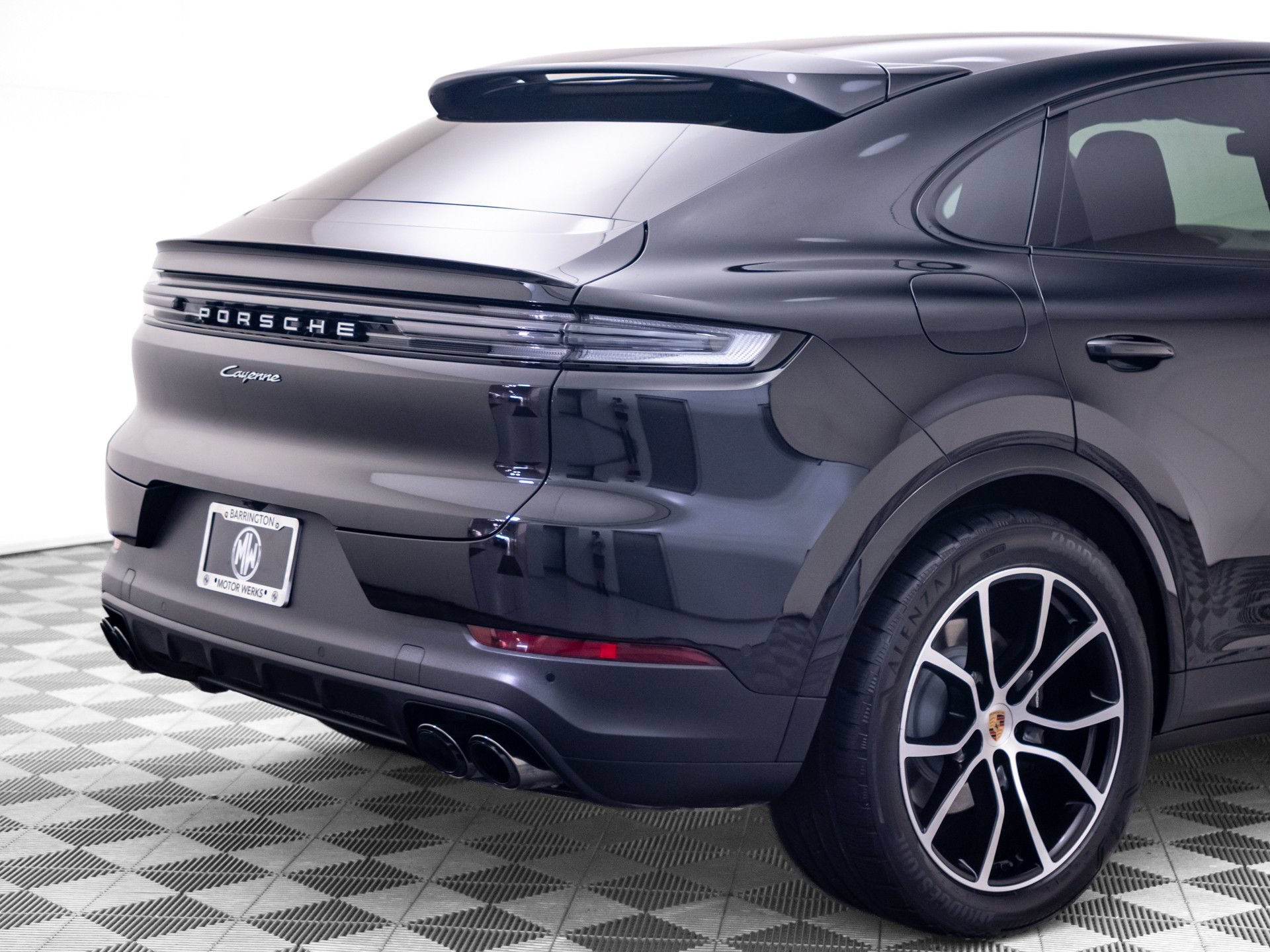 Certified 2025 Porsche Cayenne E-Hybrid Coupe AWD/4WD image 36