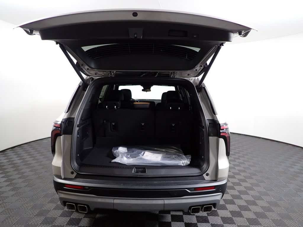 New 2027 Chevrolet Traverse Z71 w/ LPO, Floor Liner Package AWD/4WD image 16