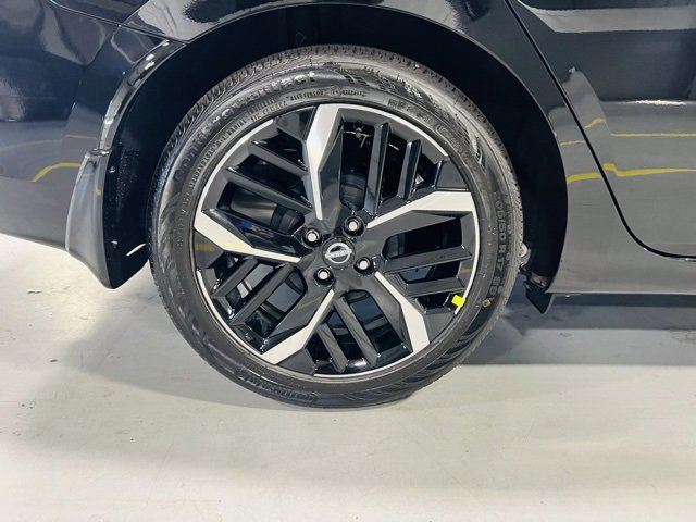 New 2025 Nissan Versa SR w/ Trunk Package image 9