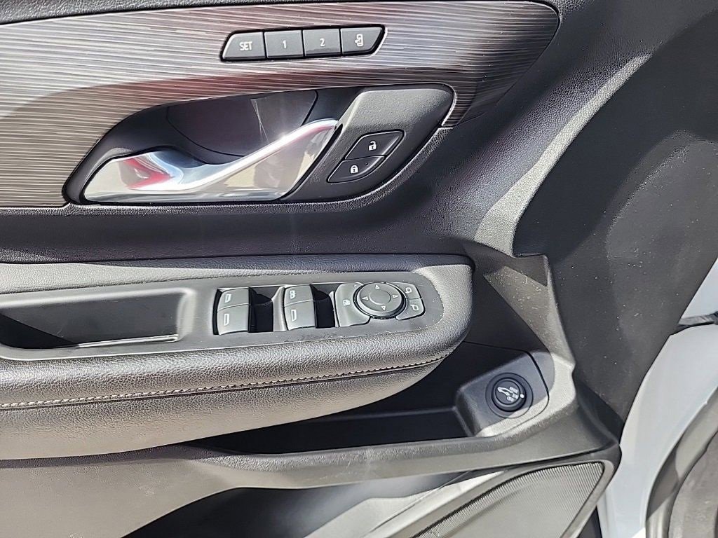 Used 2023 GMC Terrain SLT image 15