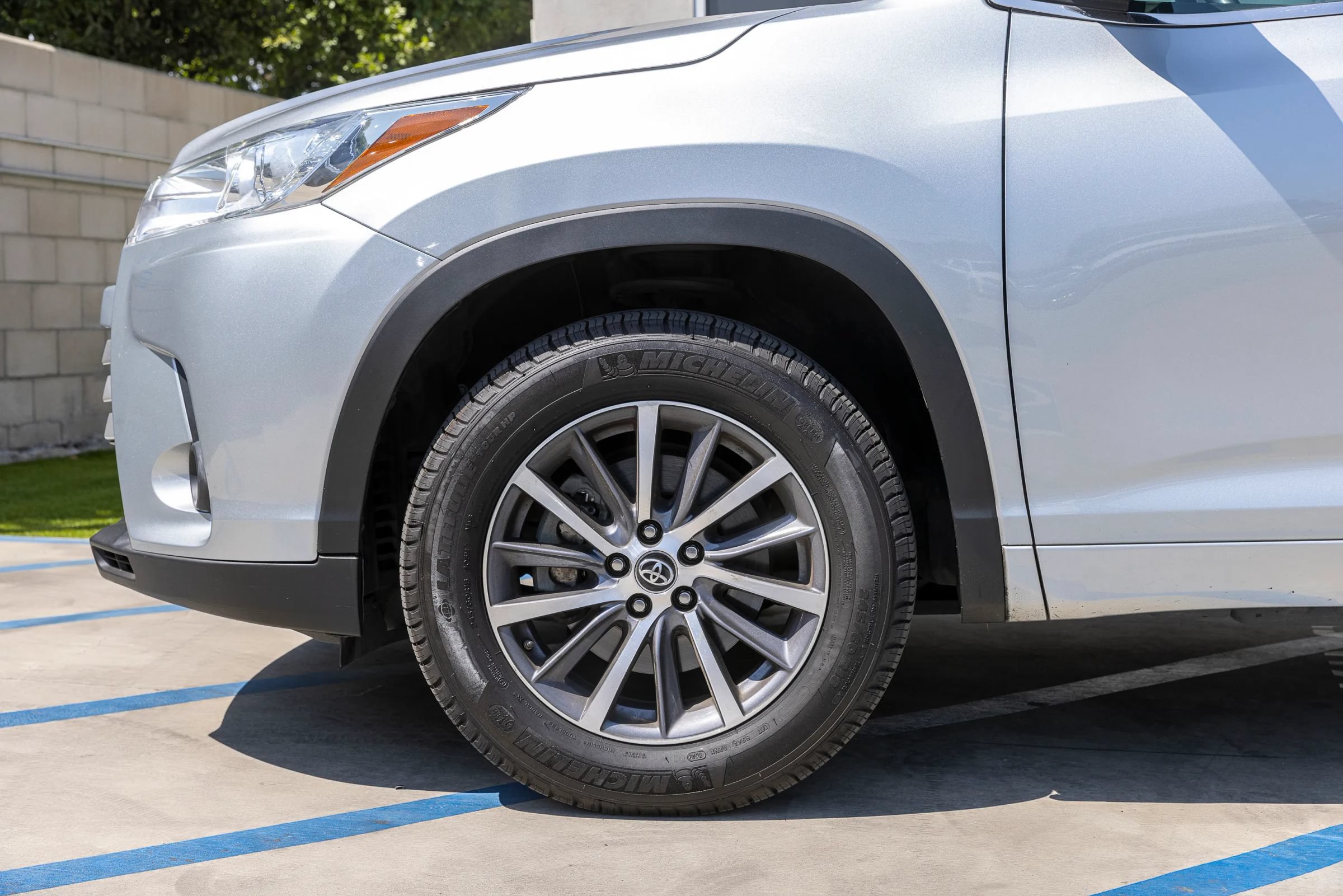 Used 2018 Toyota Highlander XLE FWD image 41