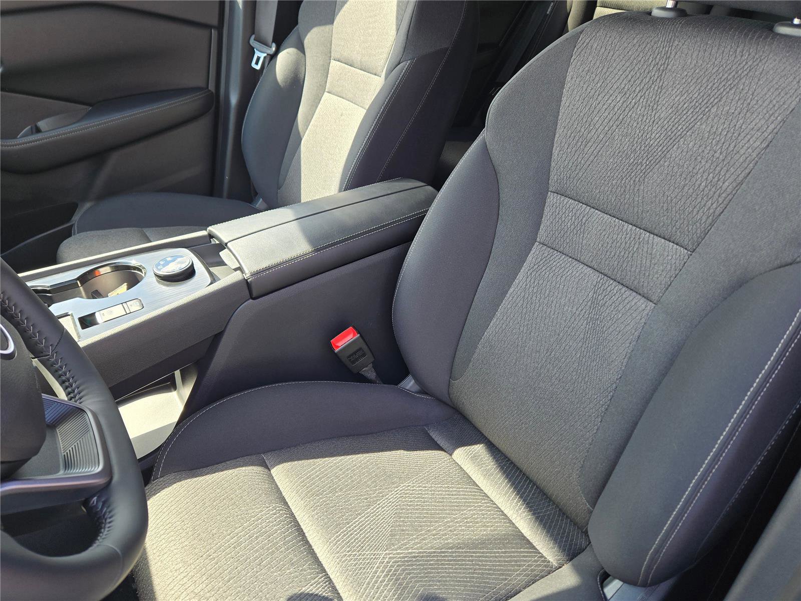 Used 2026 Nissan Rogue SV image 18