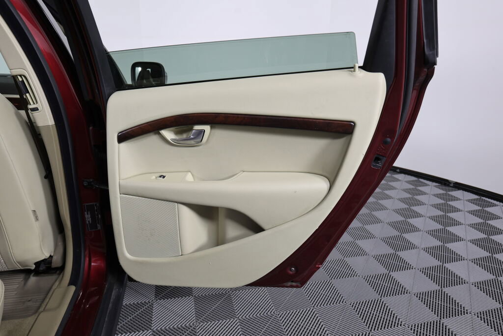 Used 2009 Volvo XC70 3.2 image 23