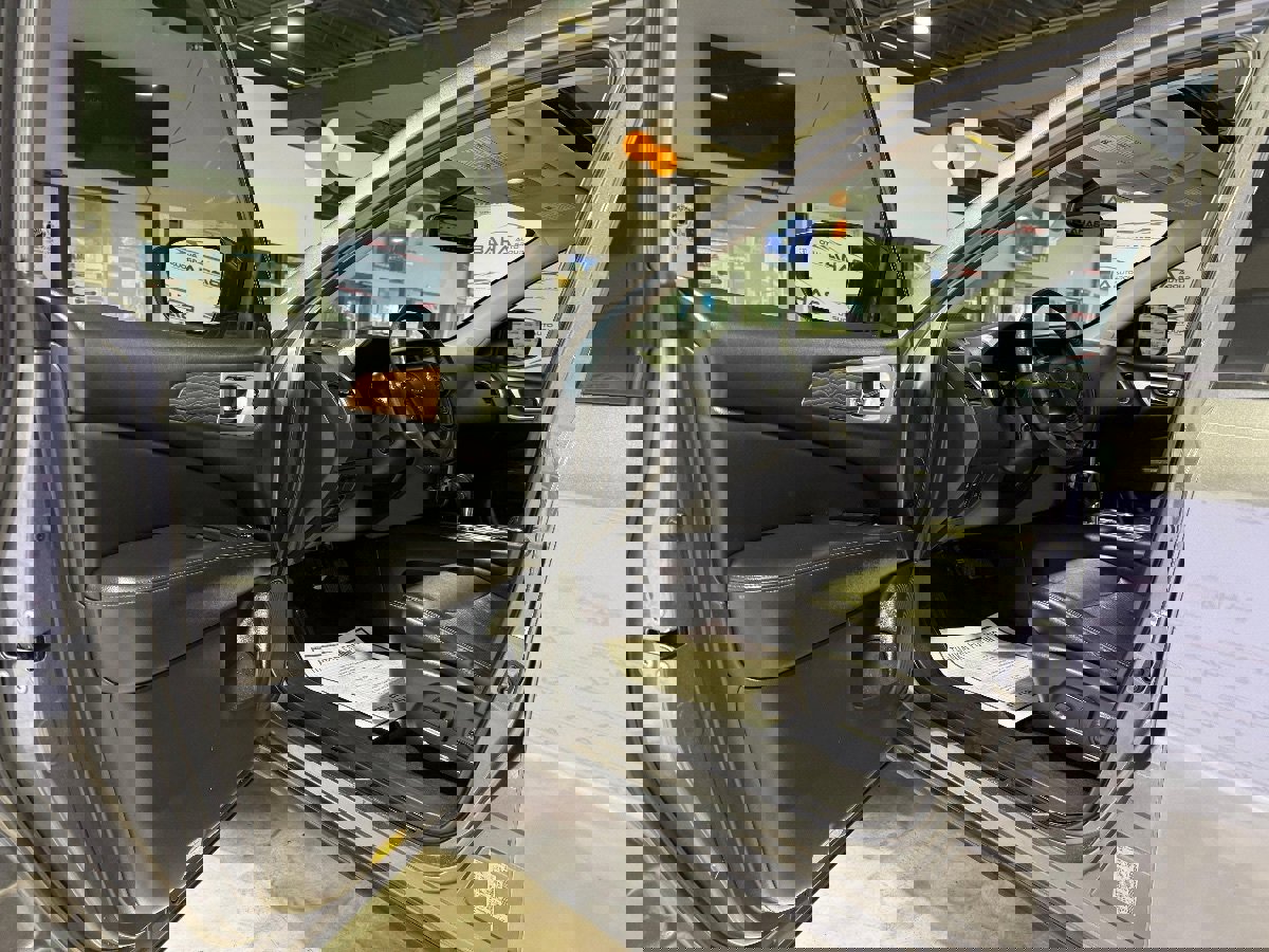 Used 2020 Nissan Pathfinder Platinum FWD image 26