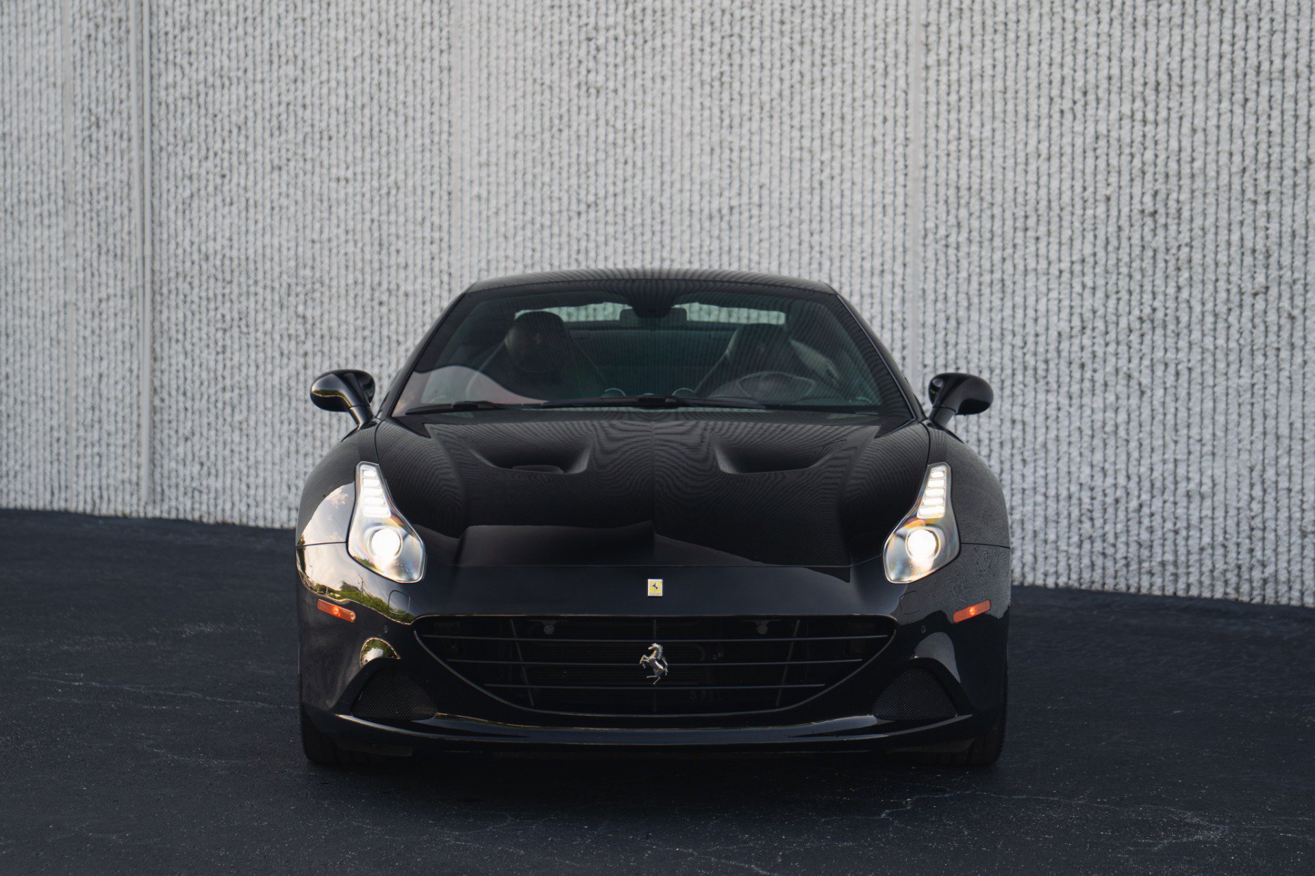 Used 2017 Ferrari California T RWD image 14