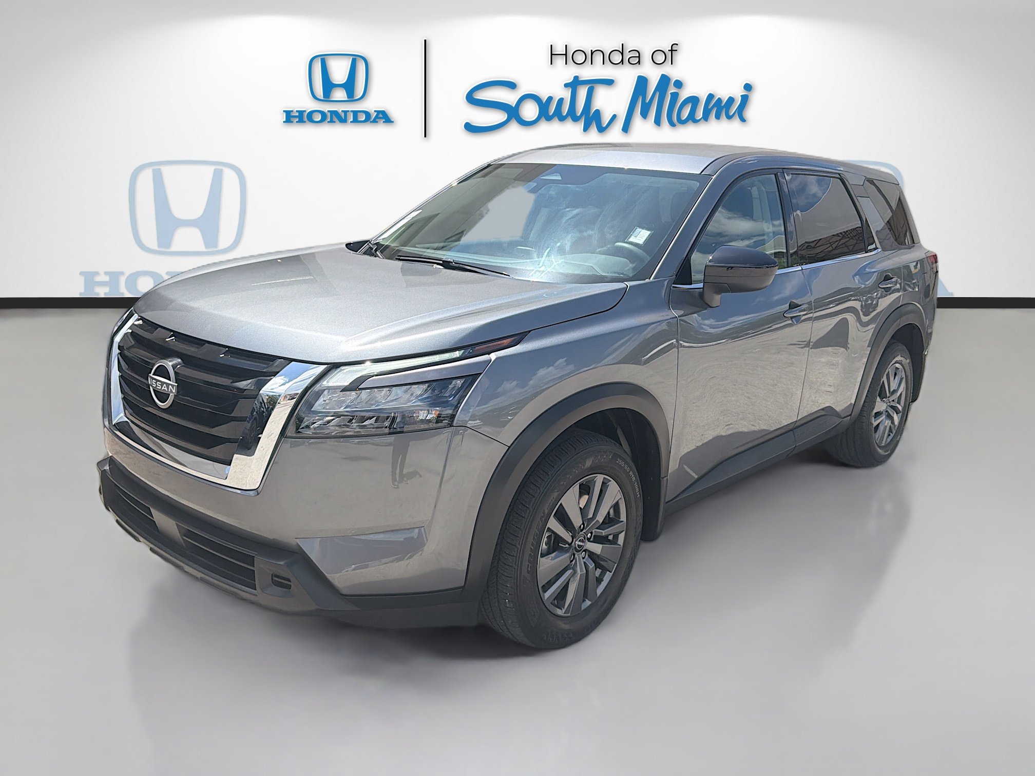 Used 2024 Nissan Pathfinder S FWD image 3