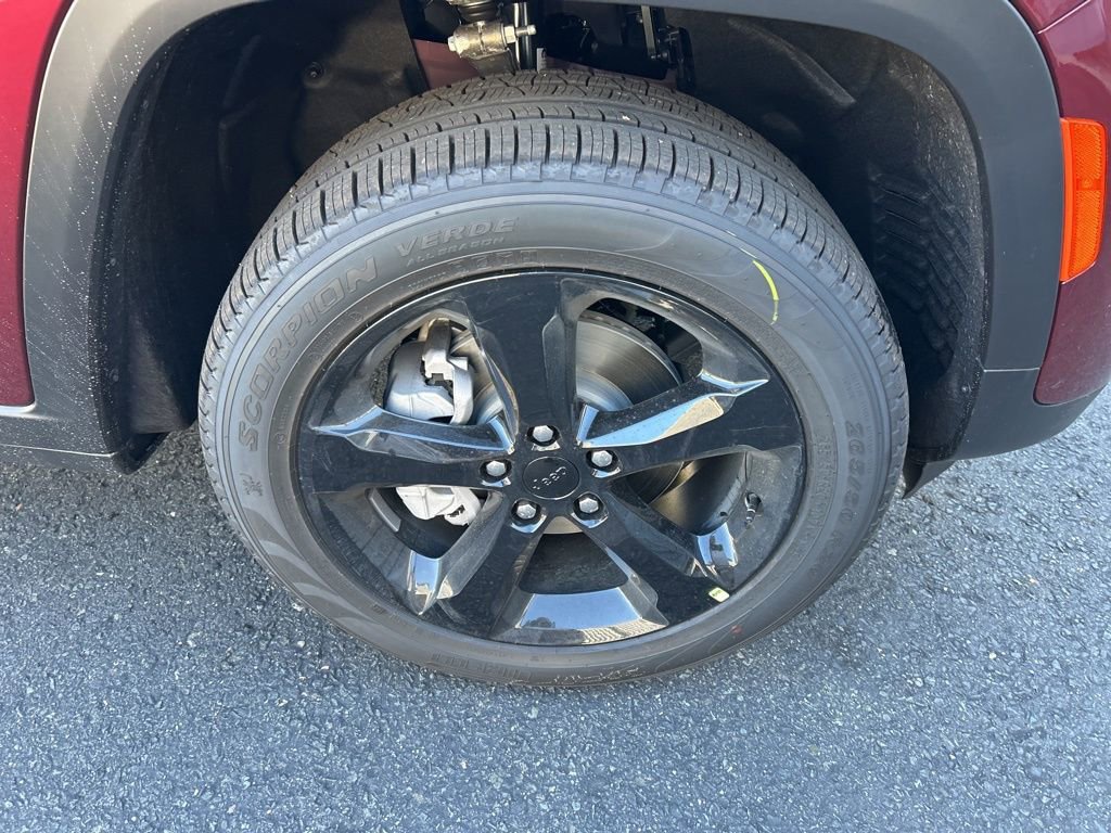 New 2025 Jeep Grand Cherokee Limited w/ Black Appearance Package image 11