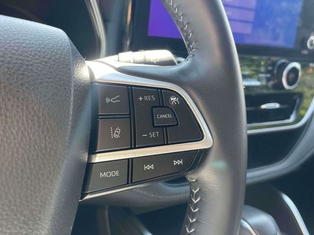 Used 2025 Toyota Highlander Platinum AWD/4WD image 26