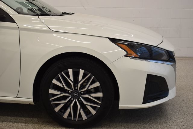 Used 2025 Nissan Altima 2.5 SV FWD image 13