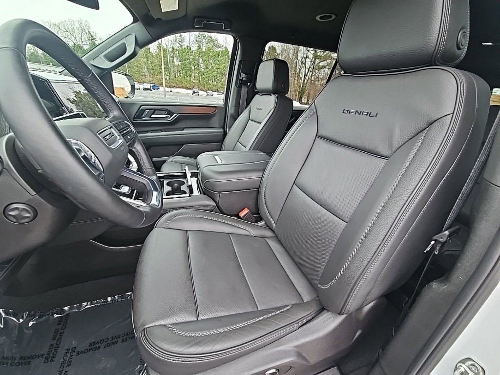 Used 2025 GMC Yukon XL Denali image 14