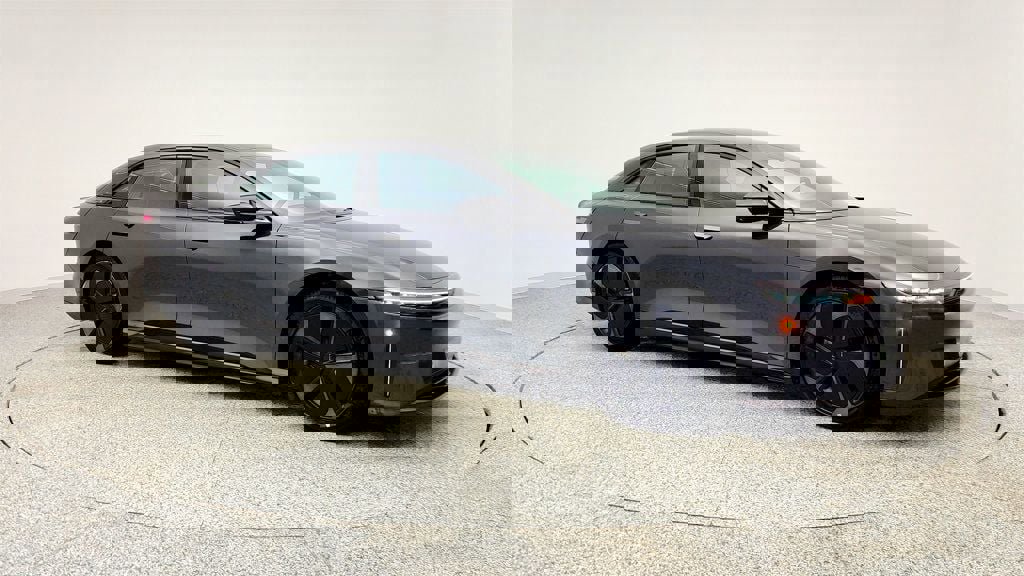 Used 2024 Lucid Air Touring image 3