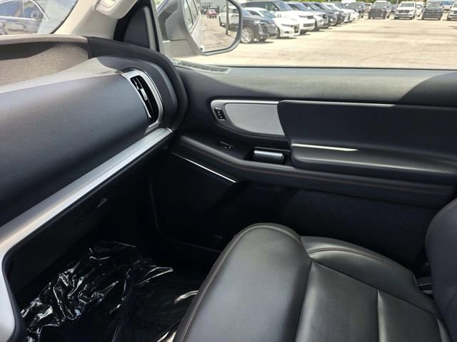 Used 2025 Ford Expedition Active RWD image 18