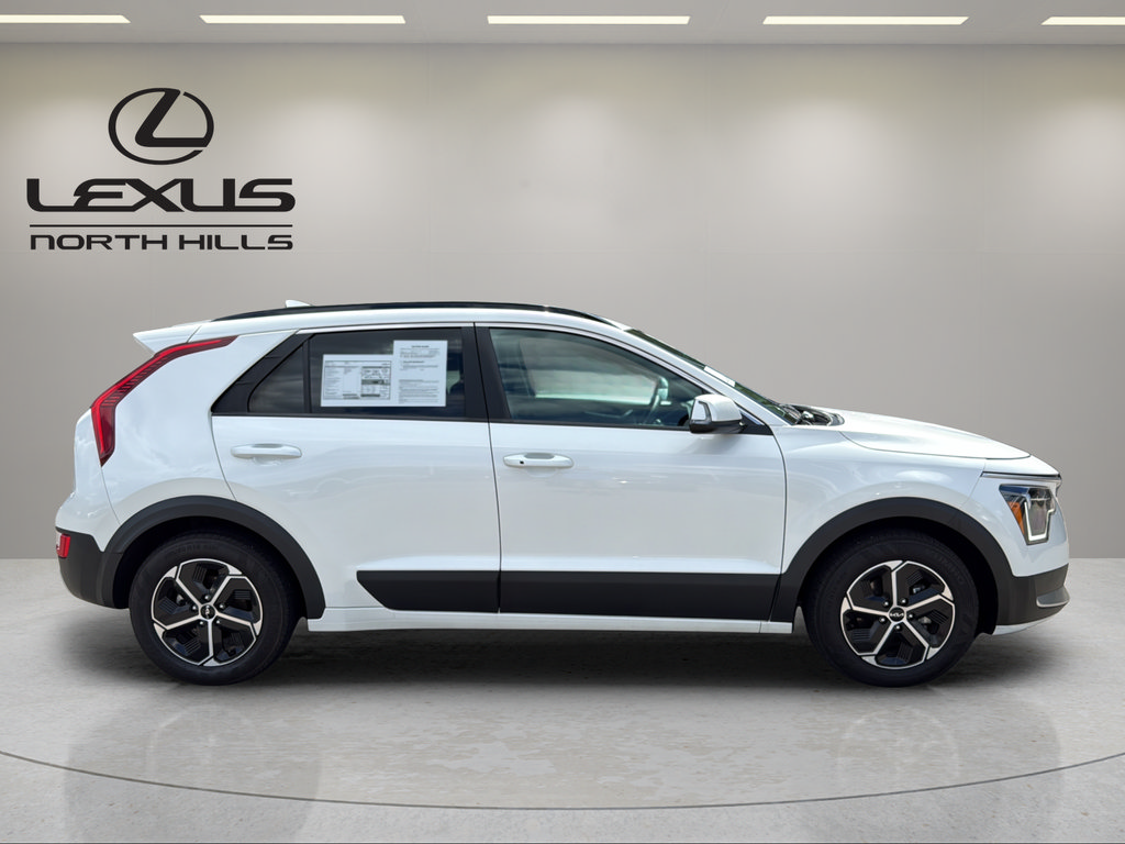 Used 2024 Kia Niro EX w/ EX Cold Weather Package FWD image 5