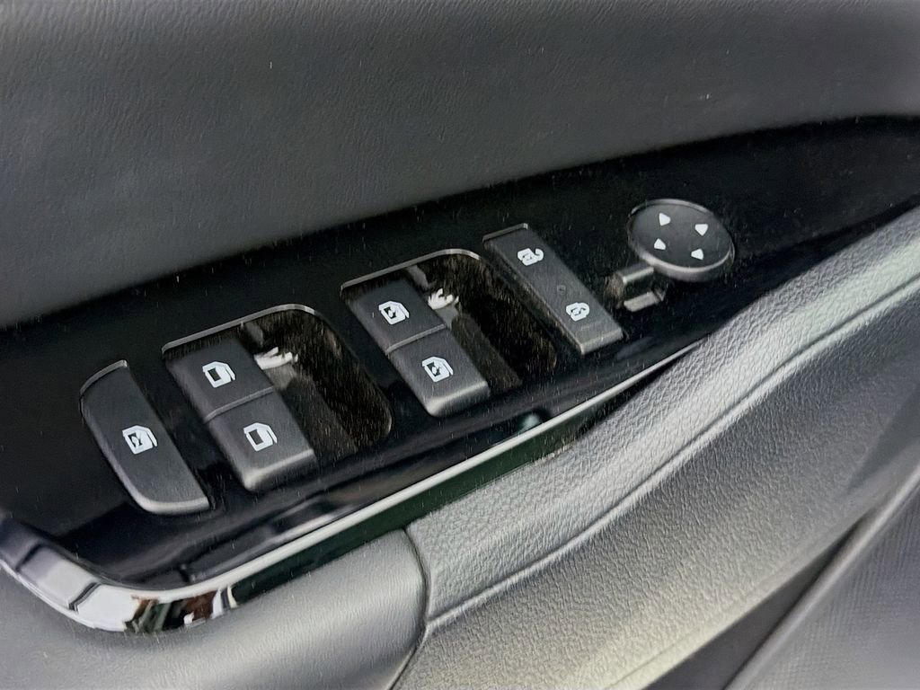 Used 2025 Kia Sportage SX image 22
