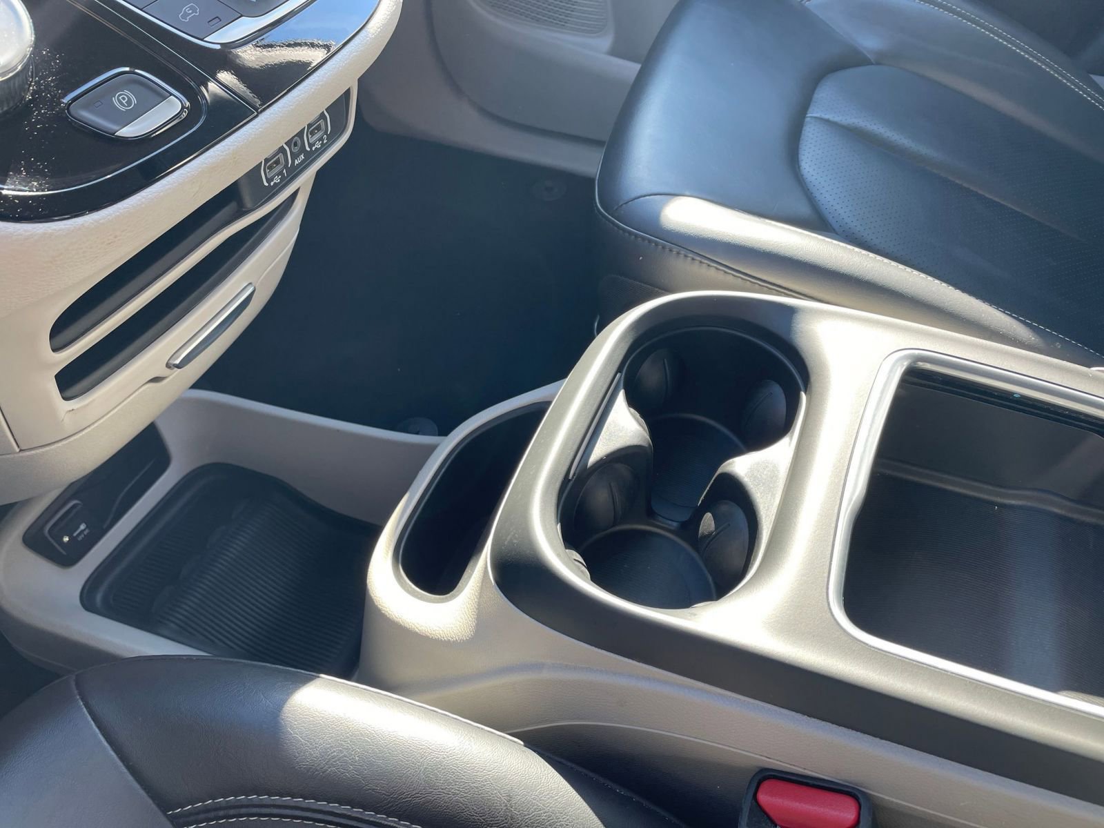 Used 2023 Chrysler Pacifica Touring-L image 43