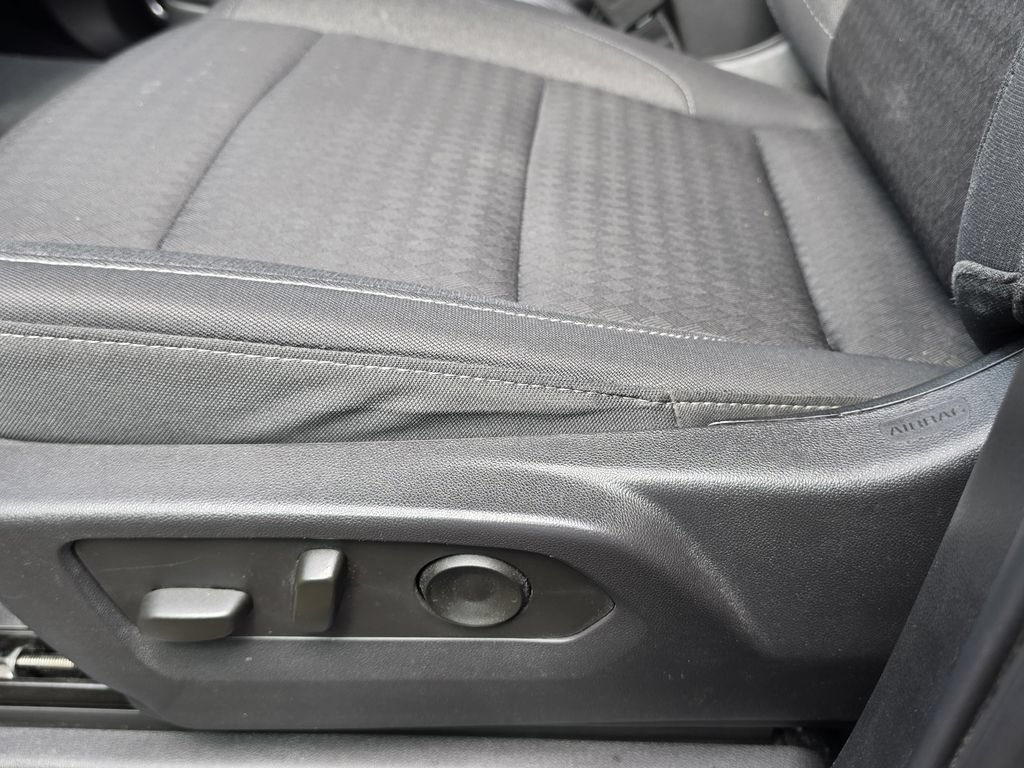 Used 2023 Chevrolet Silverado 1500 LT AWD/4WD image 14