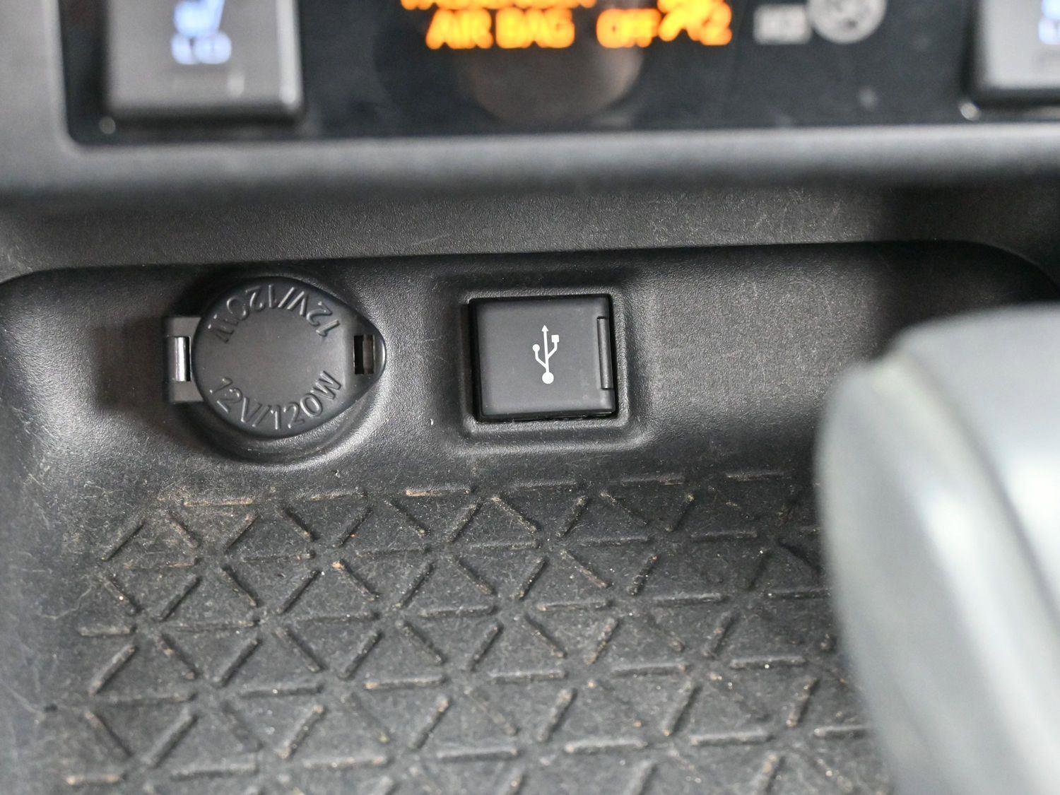 Used 2022 Toyota RAV4 XLE w/ Convenience Package image 25