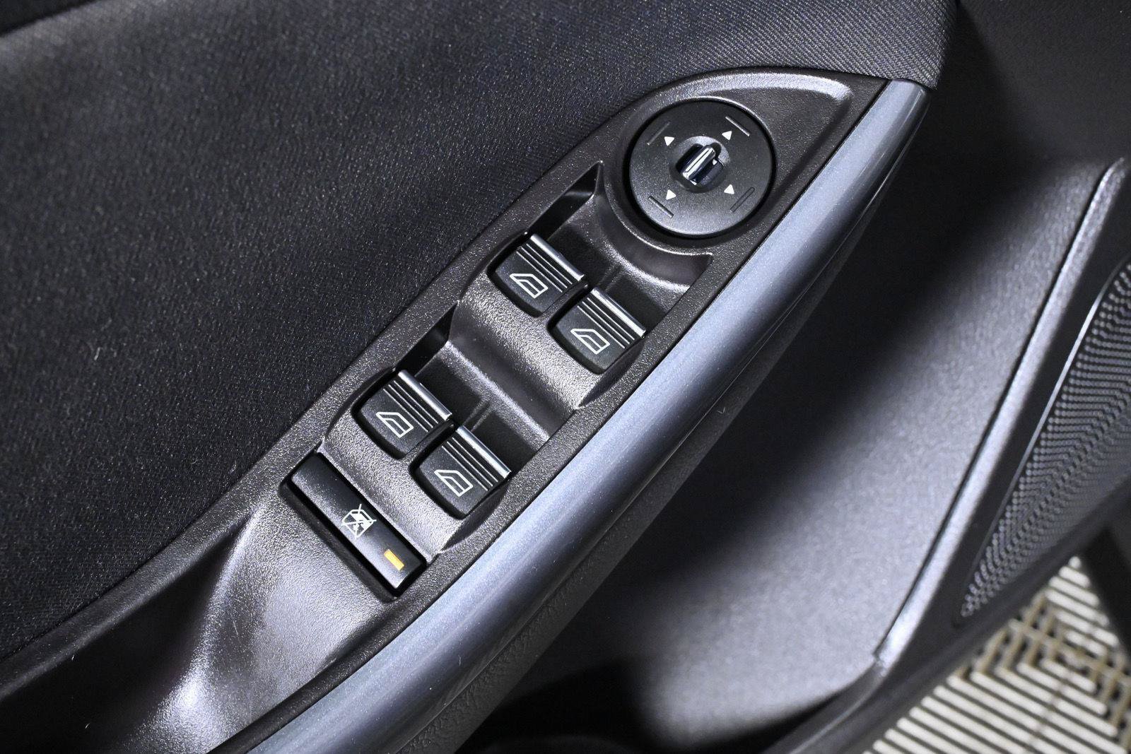 Used 2012 Ford Focus Titanium FWD image 21