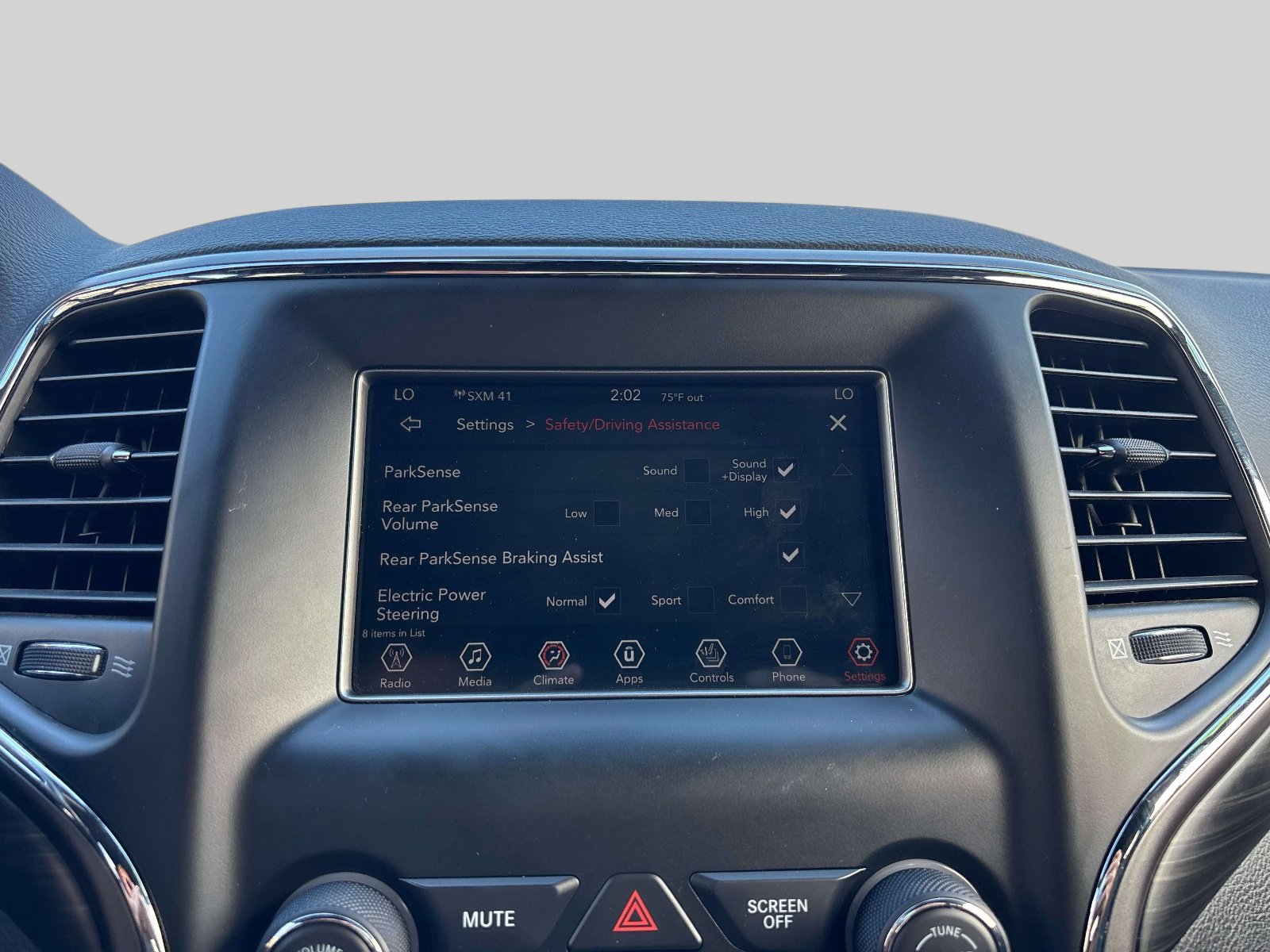 Used 2019 Jeep Grand Cherokee Laredo AWD/4WD image 27