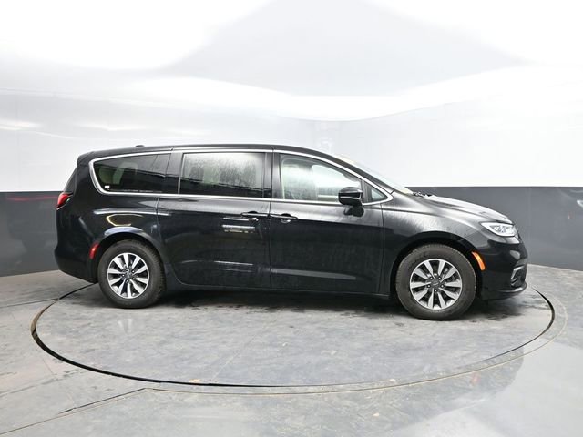 Used 2023 Chrysler Pacifica Touring-L FWD image 12