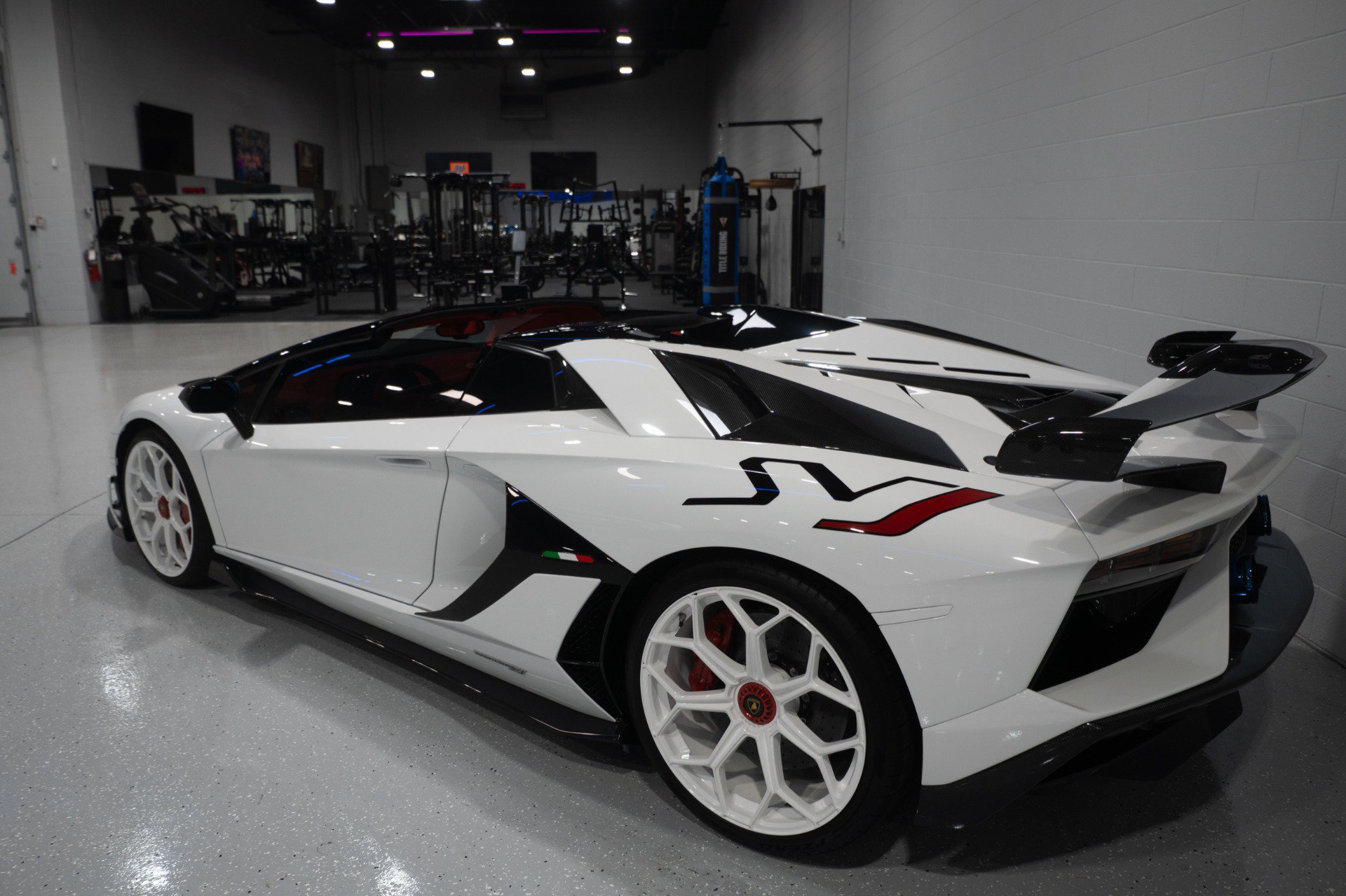 Used 2020 Lamborghini Aventador SVJ AWD/4WD image 32