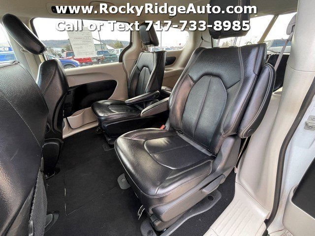 Used 2022 Chrysler Pacifica Touring-L image 16