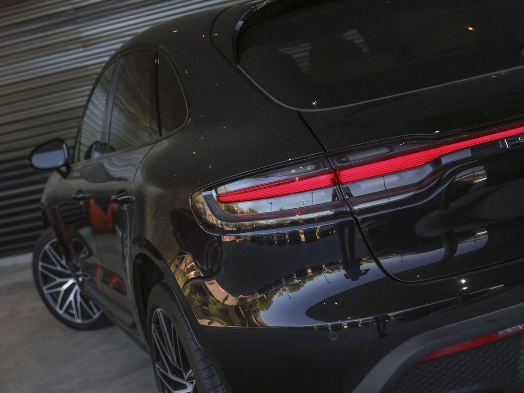 Certified 2026 Porsche Macan AWD/4WD image 12